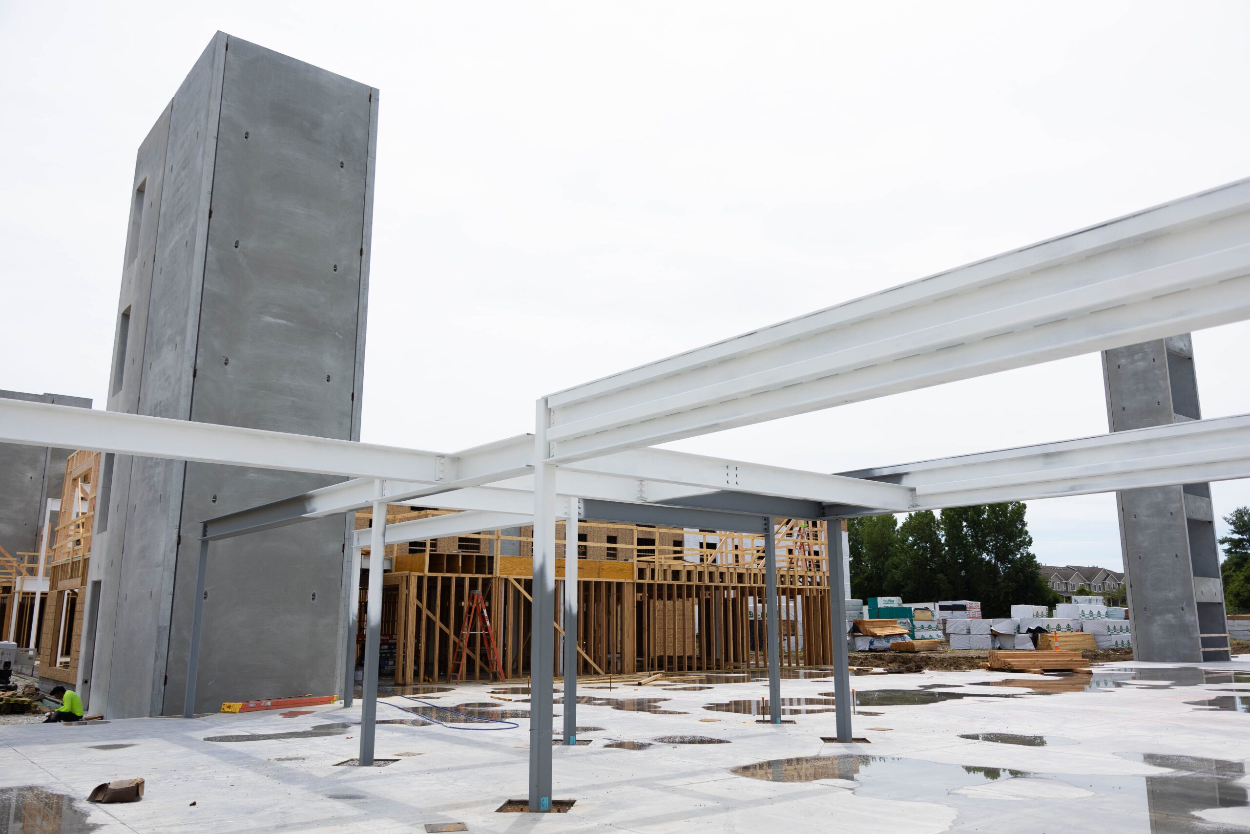 Building with intumescent paint on structural steel